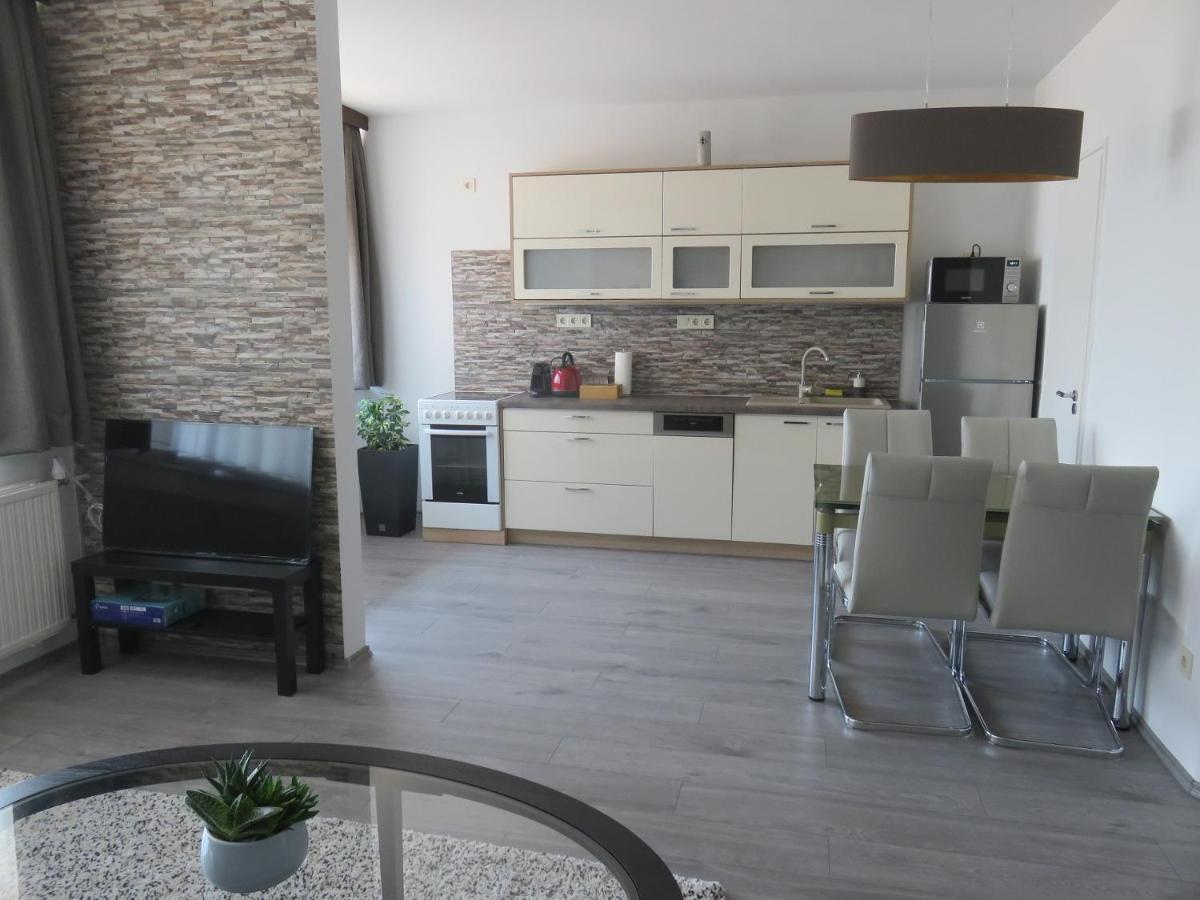 Mosonmagyaróvár City Corner Central מראה חיצוני תמונה