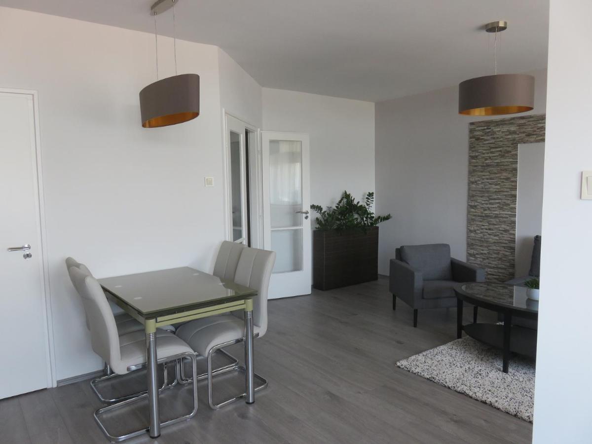 Mosonmagyaróvár City Corner Central מראה חיצוני תמונה